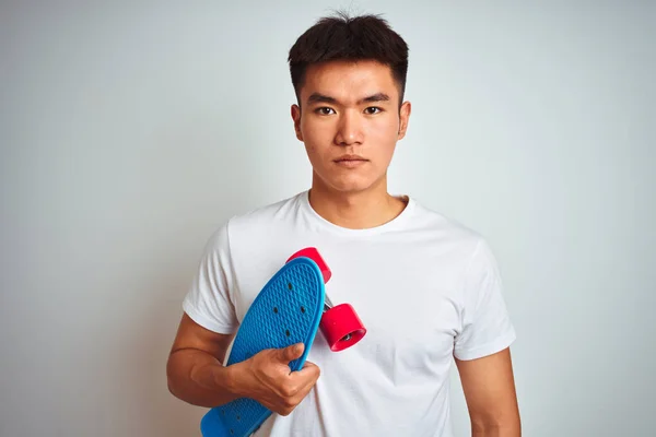 Mladý Asijský Čínský Student Který Drží Brusa Stojící Nad Izolovaným — Stock fotografie