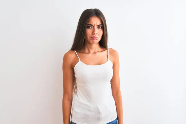 Mujer Hermosa Joven Con Camiseta Casual Pie Sobre Fondo Blanco — Foto de Stock