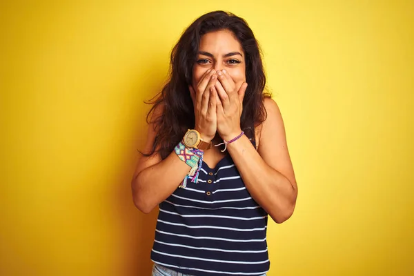 Jeune Belle Femme Portant Shirt Rayé Debout Sur Fond Jaune — Photo