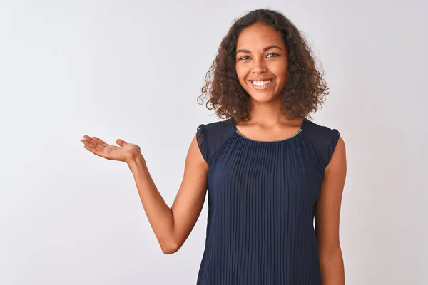 Ung Brasiliansk Kvinna Klädd Blå Klänning Stående Över Isolerad Vit — Stockfoto
