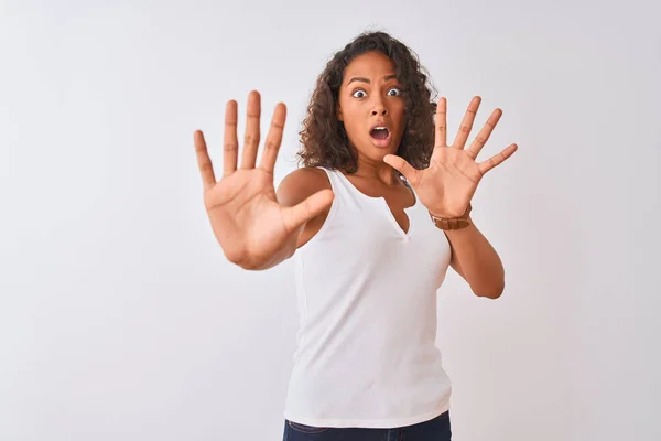 Jonge Braziliaanse Vrouw Het Dragen Van Casual Shirt Staande Geïsoleerde — Stockfoto