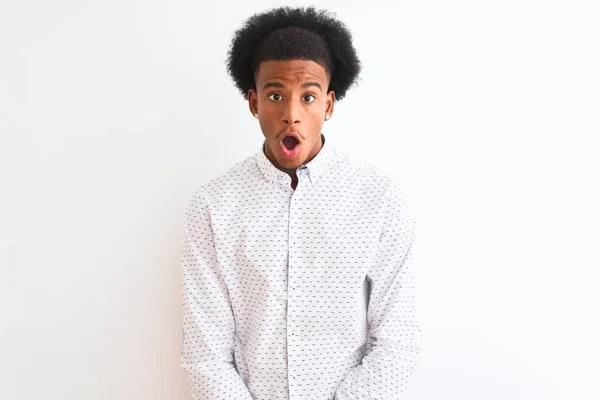 Jonge Afro Amerikaanse Man Dragen Elegante Shirt Staande Geïsoleerde Witte — Stockfoto