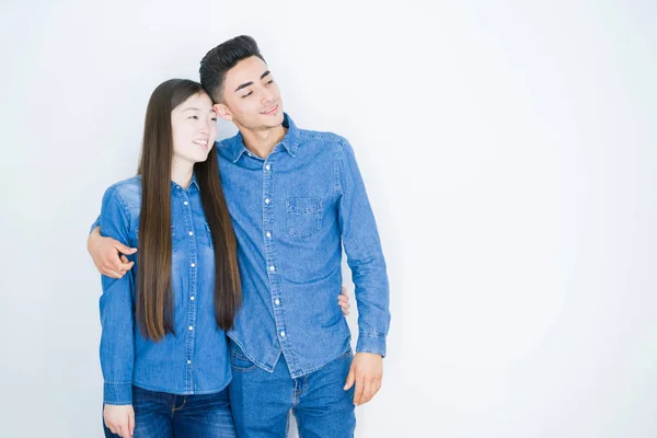 Beautiful Young Asian Couple White Isolated Background Looking Away Side — Stock Photo, Image