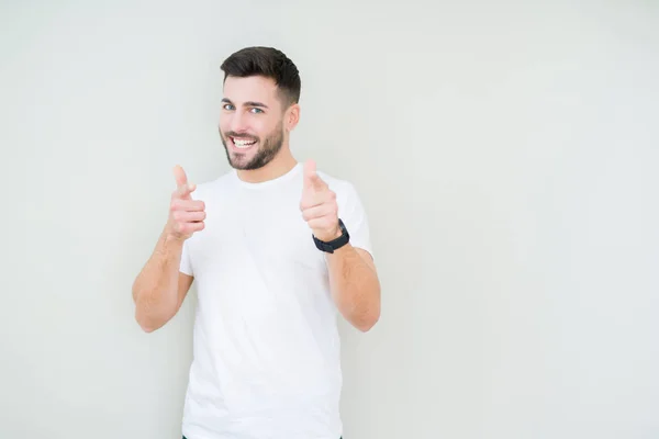 Jonge Knappe Man Dragen Casual Wit Shirt Geïsoleerde Achtergrond Wijzen — Stockfoto