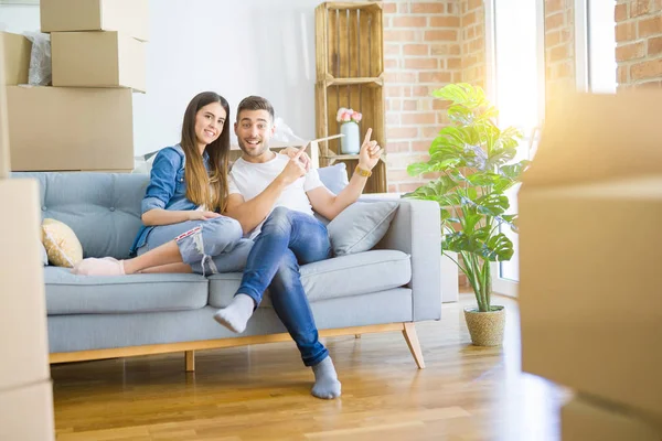 Young Beautiful Couple Relaxing Sitting Sofa Boxes Moving New House — Stock Photo, Image