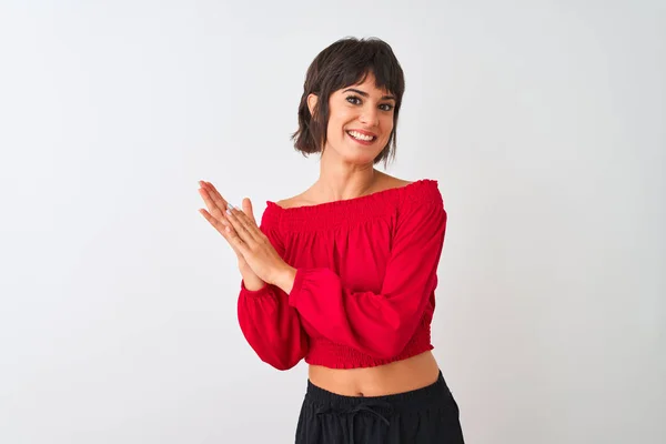 Ung Vacker Kvinna Klädd Röd Sommar Shirt Stående Över Isolerad — Stockfoto
