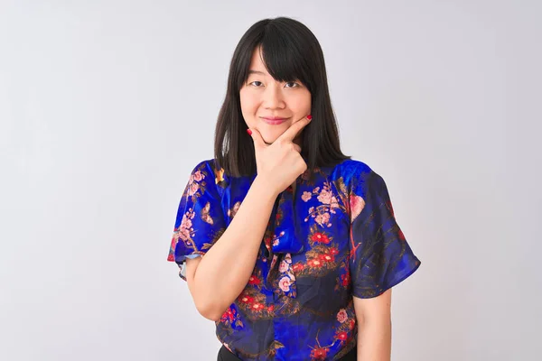 Jonge Mooie Chinese Vrouw Het Dragen Van Zomer Bloemen Shirt — Stockfoto