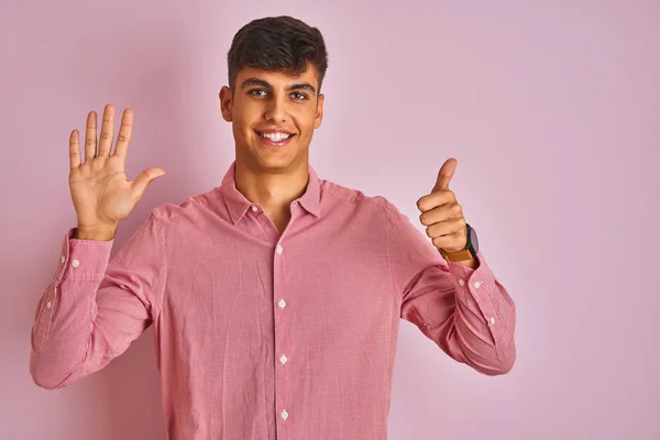 Homem Indiano Jovem Vestindo Camisa Elegante Sobre Fundo Rosa Isolado — Fotografia de Stock