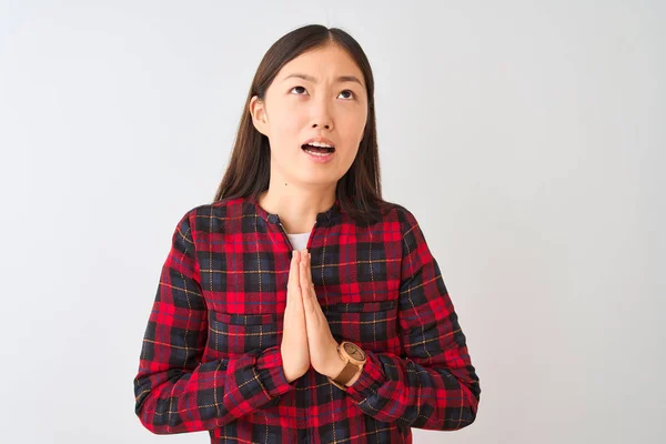 Jonge Chinese Vrouw Het Dragen Van Casual Jas Staande Geïsoleerde — Stockfoto