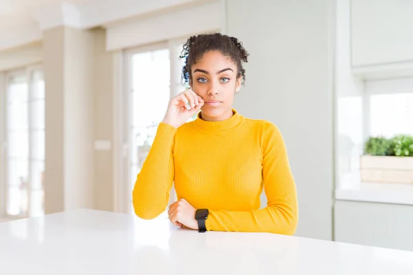 Beautiful African American Woman Afro Hair Wearing Casual Yellow Sweater — Stock Photo, Image
