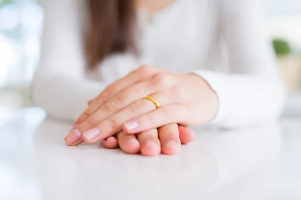 Close up of woman hands wearing wedding alliance ring — Stock Photo, Image