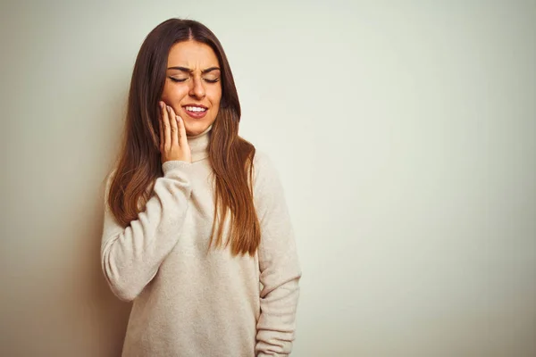 Jonge Mooie Vrouw Dragen Winter Coltrui Trui Geïsoleerde Witte Achtergrond — Stockfoto