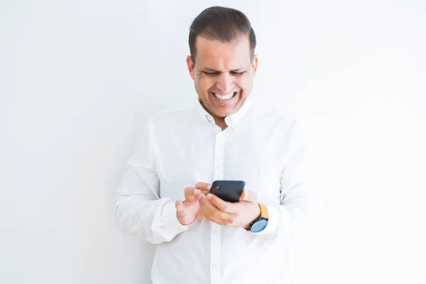 Hombre Mediana Edad Usando Teléfono Inteligente Sobre Pared Blanca Con —  Fotos de Stock
