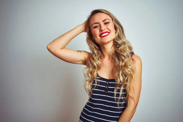 Jovem Bela Mulher Vestindo Listras Shirt Sobre Branco Isolado Fundo — Fotografia de Stock