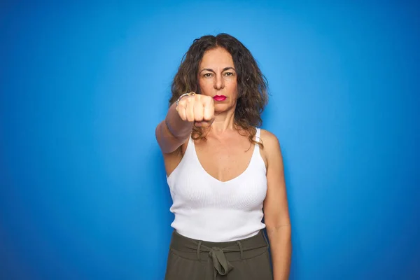 Femme Âgée Moyen Âge Aux Cheveux Bouclés Debout Sur Fond — Photo