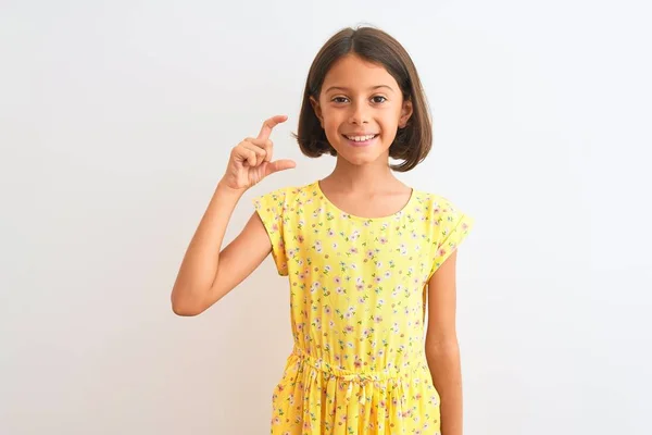 Junges Schönes Kind Mädchen Gelbem Floralen Kleid Vor Isoliertem Weißem — Stockfoto