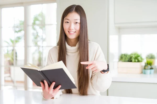 Beautiful Asian Woman Reading Book Very Happy Pointing Hand Finger — Stock Photo, Image