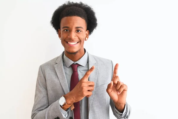 Ung Afrikansk Amerikansk Affärsman Som Bär Kostym Stående Över Isolerad — Stockfoto