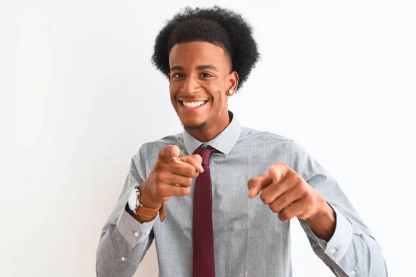 Joven Hombre Negocios Afroamericano Con Corbata Pie Sobre Fondo Blanco — Foto de Stock