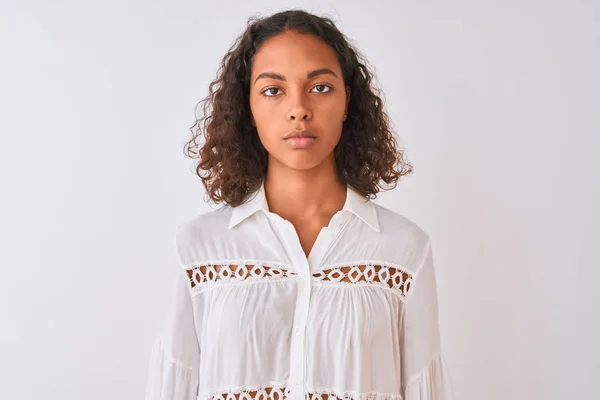 Jeune Femme Brésilienne Portant Chemise Debout Sur Fond Blanc Isolé — Photo