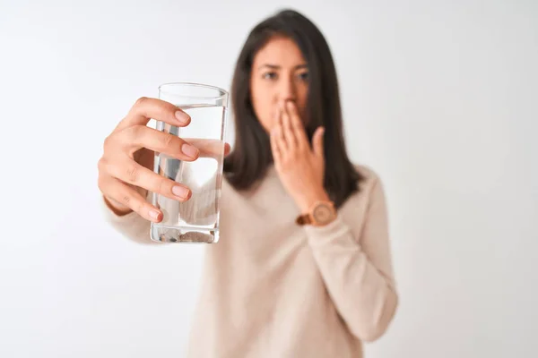 Ung Vacker Kinesisk Kvinna Som Håller Glas Vatten Stående Över — Stockfoto