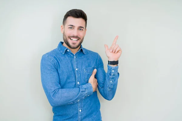 Young Handsome Man Isolated Background Big Smile Face Pointing Hand — Stock Photo, Image