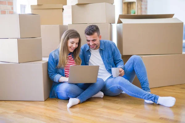 Young Couple Sitting Floor Cardboard Boxes Using Computer Laptop Very — Stock Photo, Image