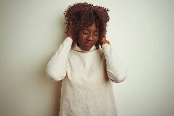 Jovem Africana Afro Mulher Vestindo Camisola Gola Alta Sobre Fundo — Fotografia de Stock