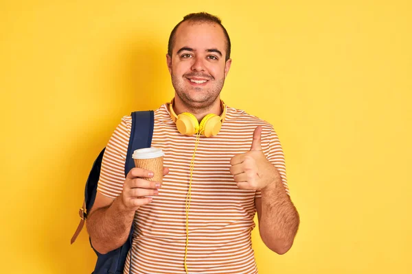 Student Man Wearing Backpack Headphones Drinking Coffee Isolated Yellow Background — ストック写真