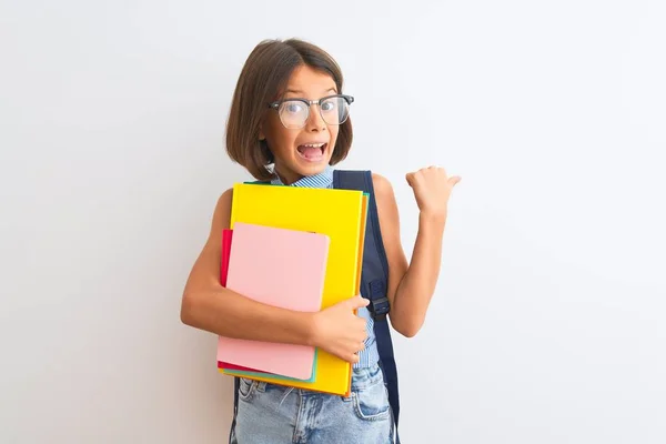 Menina Estudante Bonita Usando Óculos Mochila Livros Sobre Fundo Branco — Fotografia de Stock