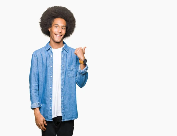 Giovane Uomo Afro Americano Con Capelli Afro Sorridente Con Volto — Foto Stock