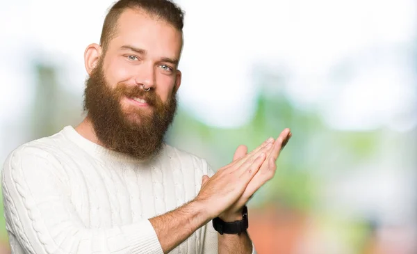 Young Hipster Man Wearing Winter Sweater Clapping Applauding Happy Joyful — Stock Photo, Image