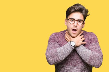 Gözlük üzerinde arka plan bağırarak izole ve çünkü boğmak yakışıklı delikanlı acı kendi ellerimle öldürürüm. Sağlık sorunu. Yaralarından ve intihar kavramı.