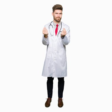 Tıbbi ceket giymiş genç yakışıklı Doktor adam el ile para jest yapıyor, maaş ödeme için soran, milyoner iş