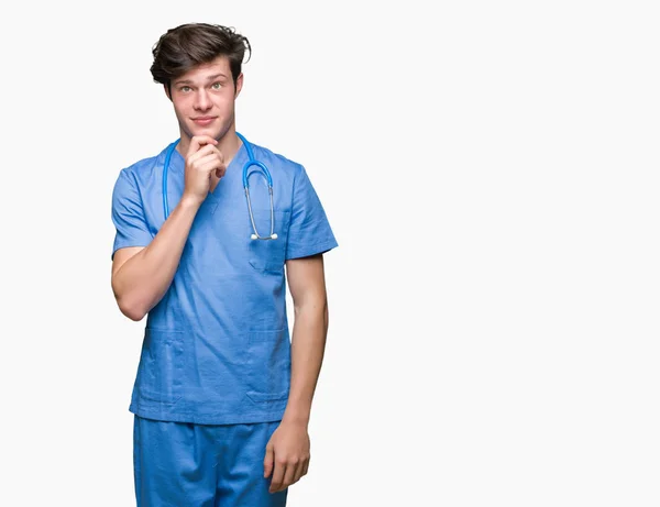 Unga Läkare Bär Medicinsk Uniform Över Isolerade Bakgrund Med Hand — Stockfoto