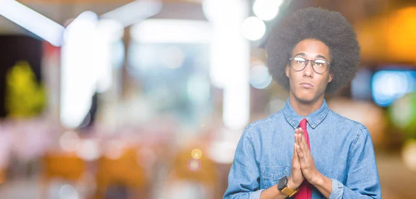 Jovem Homem Negócios Afro Americano Com Cabelo Afro Vestindo Óculos — Fotografia de Stock