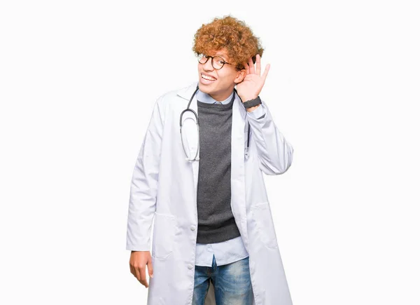 Ung Snygg Läkare Man Klädd Medicinsk Coat Ler Med Handen — Stockfoto