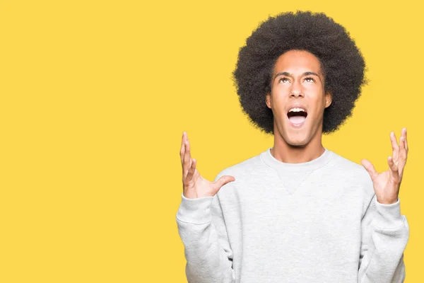 Jonge Afro Amerikaanse Man Met Afro Haar Dragen Sportieve Sweater — Stockfoto