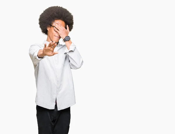 Fiatal Afro Amerikai Afro Haj Szemüveg Amely Szemét Kezek Ember — Stock Fotó