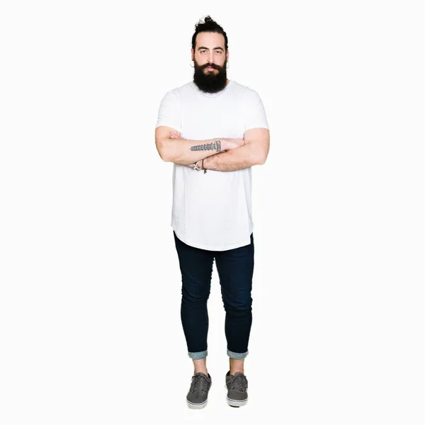 Jeune Homme Hipster Aux Cheveux Longs Barbe Portant Shirt Blanc — Photo