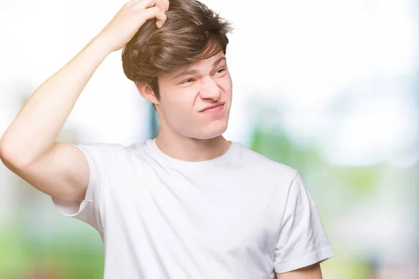 Ung Vacker Man Bär Casual Vit Shirt Över Isolerade Bakgrund — Stockfoto