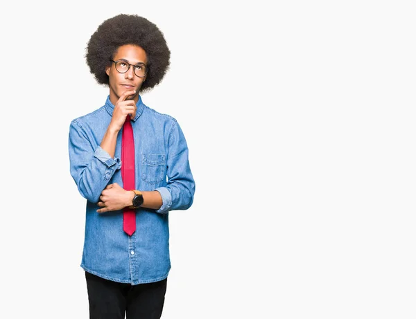 Mladí Africké Americké Obchodní Muž Afro Vlasy Nosí Brýle Červenou — Stock fotografie