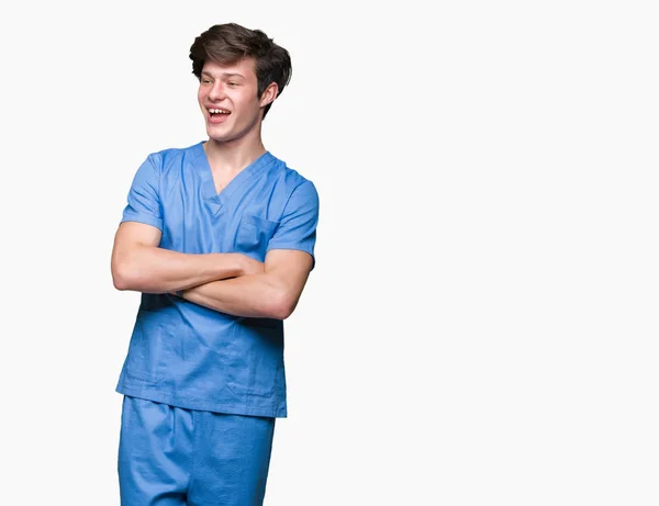 Joven Médico Vistiendo Uniforme Médico Sobre Fondo Aislado Rostro Feliz —  Fotos de Stock