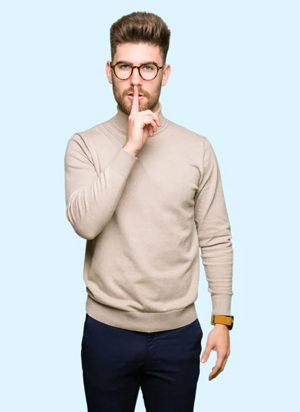 Junger Gutaussehender Geschäftsmann Mit Brille Der Mit Dem Finger Auf — Stockfoto