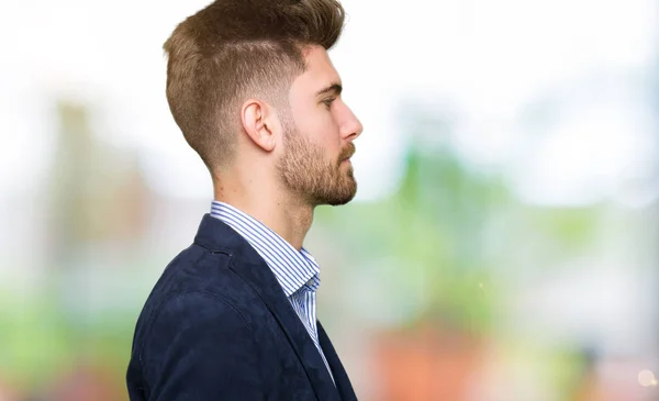 Joven Guapo Bussines Hombre Mirando Lado Relajarse Pose Perfil Con —  Fotos de Stock