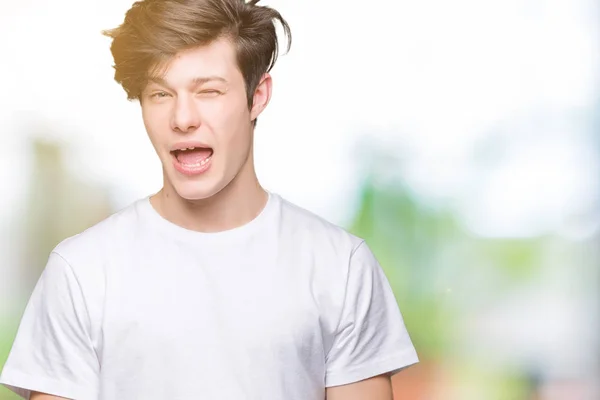 Jovem Bonito Homem Vestindo Casual Branco Shirt Sobre Isolado Fundo — Fotografia de Stock