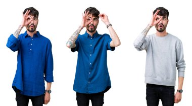 Sürpriz yüz, göz parmaklarının arasından seyir ile kolaj ok jest yapıyor izole arka plan üzerinde genç adam bir şok. İmansız ifade.