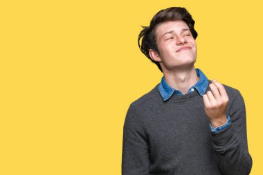 Maaş ödeme için milyoner iş soran genç yakışıklı zarif adam izole arka plan yapıyor para hareketi el ile