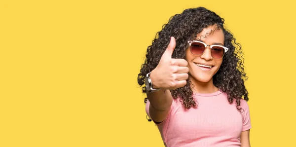 Young Beautiful Woman Curly Hair Wearing Pink Sunglasses Doing Happy — Stock Photo, Image