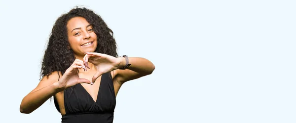 Joven Chica Hermosa Con Pelo Rizado Con Falda Moda Sonriendo —  Fotos de Stock